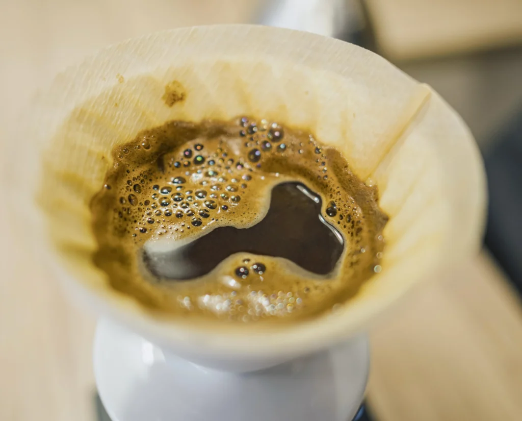 Tekstur buih lembut kopi King Coffee menunjukkan kualitas kopi premium Vietnam